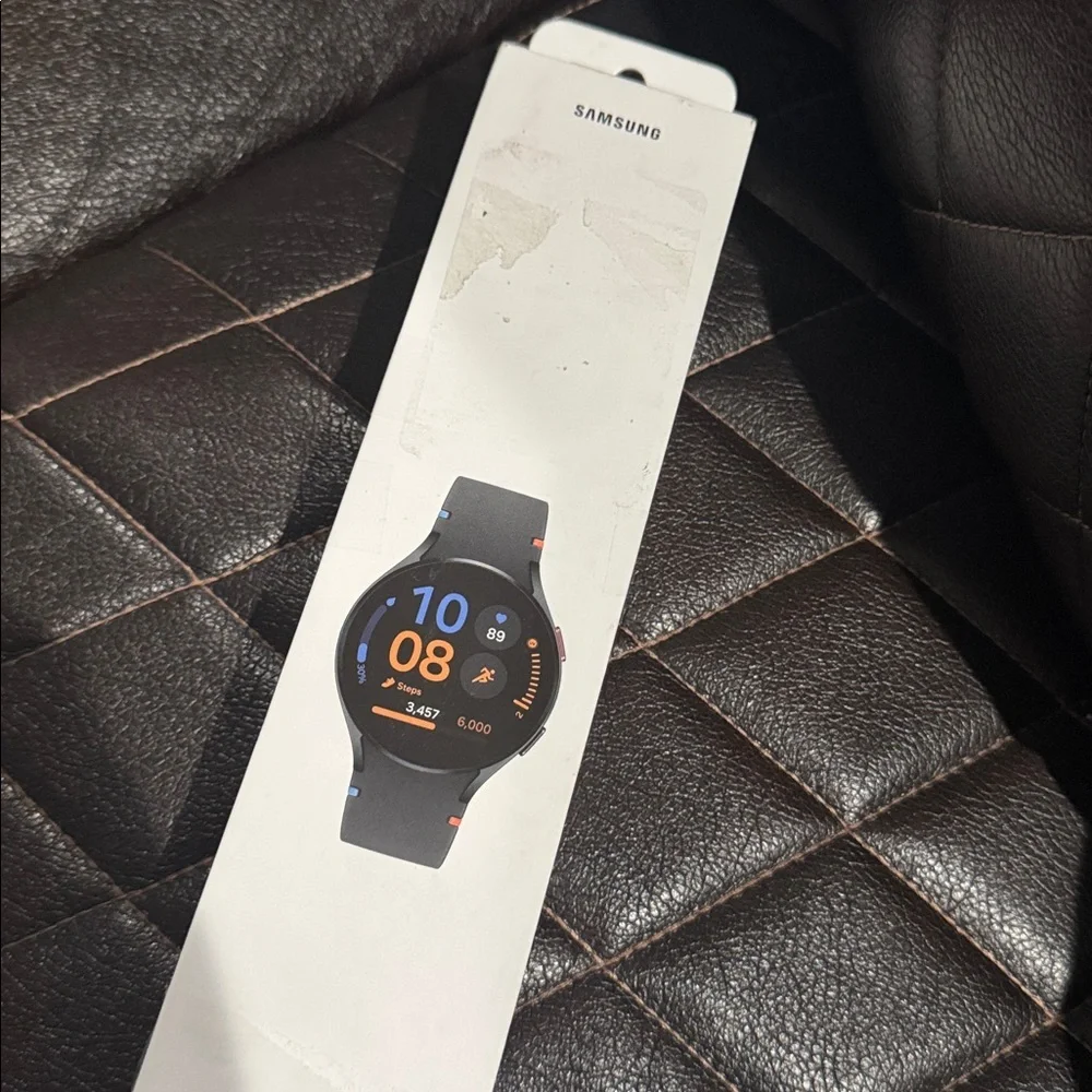 Samsung Galaxy Watch FE New open box the box Alittle damage as you see pictures